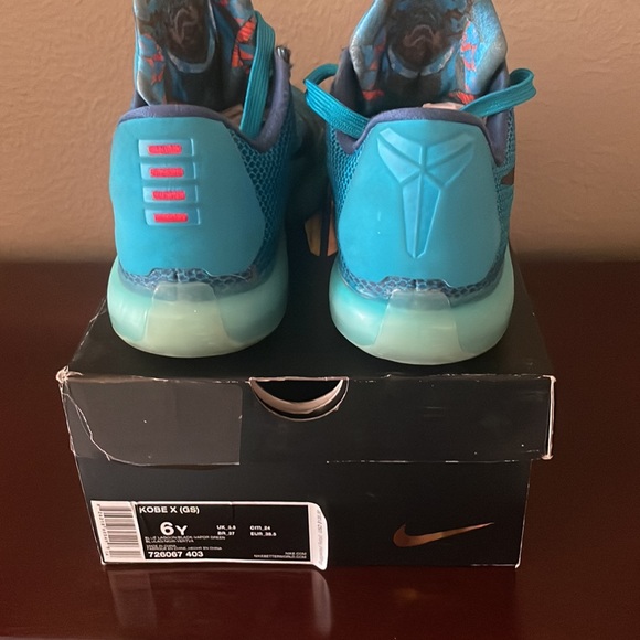 Kobe 10 Blue Lagoon. Size 6y. With Shoebox. - Picture 5 of 5